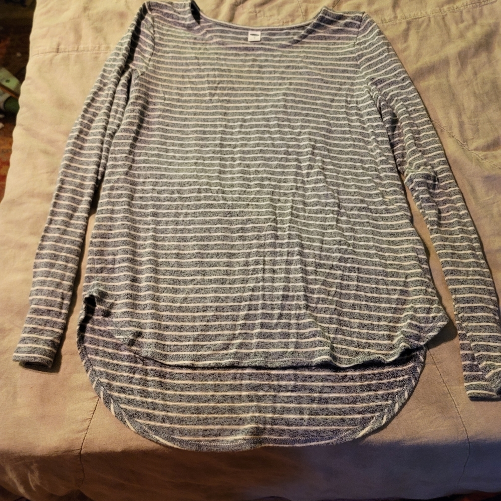 Long sleeves, light cotton sweater